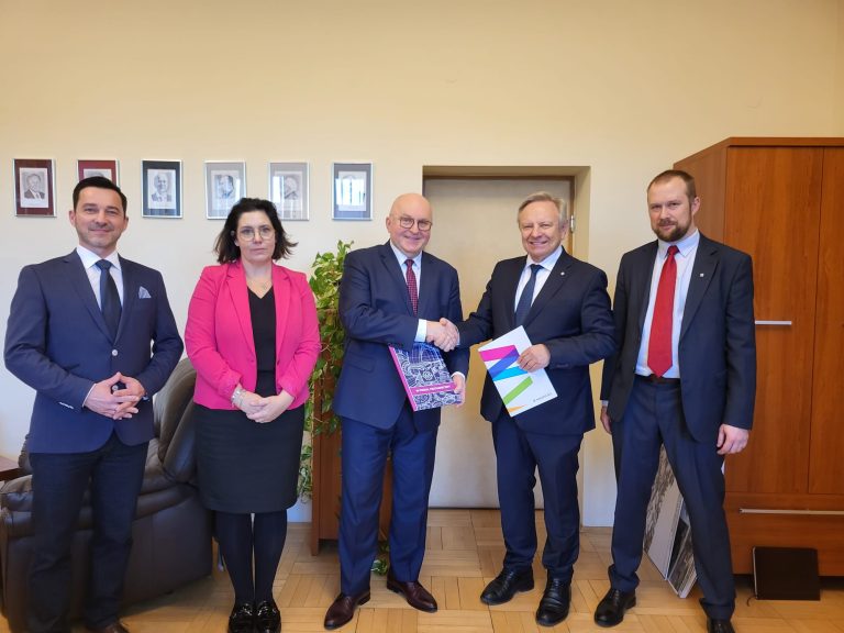 Wydział Mechaniczny i Małopolski Ośrodek Ruchu Drogowego łączą siły na rzecz poprawy bezpieczeństwa ruchu drogowego!