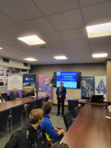 Dziekan Szybiński wita zebranych gości.