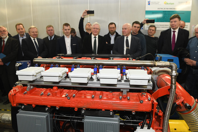 Zaproszenie na wykład otwarty prof. Marka Brzeżańskiego połączony z prezentacją silnika tłokowego zasilanego wodorem