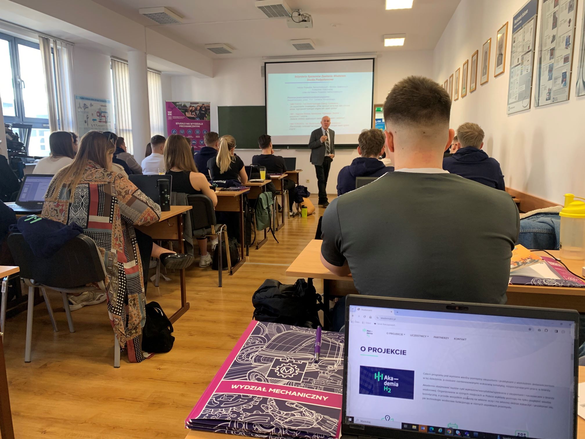 Akademia Wodorowa na WM PK