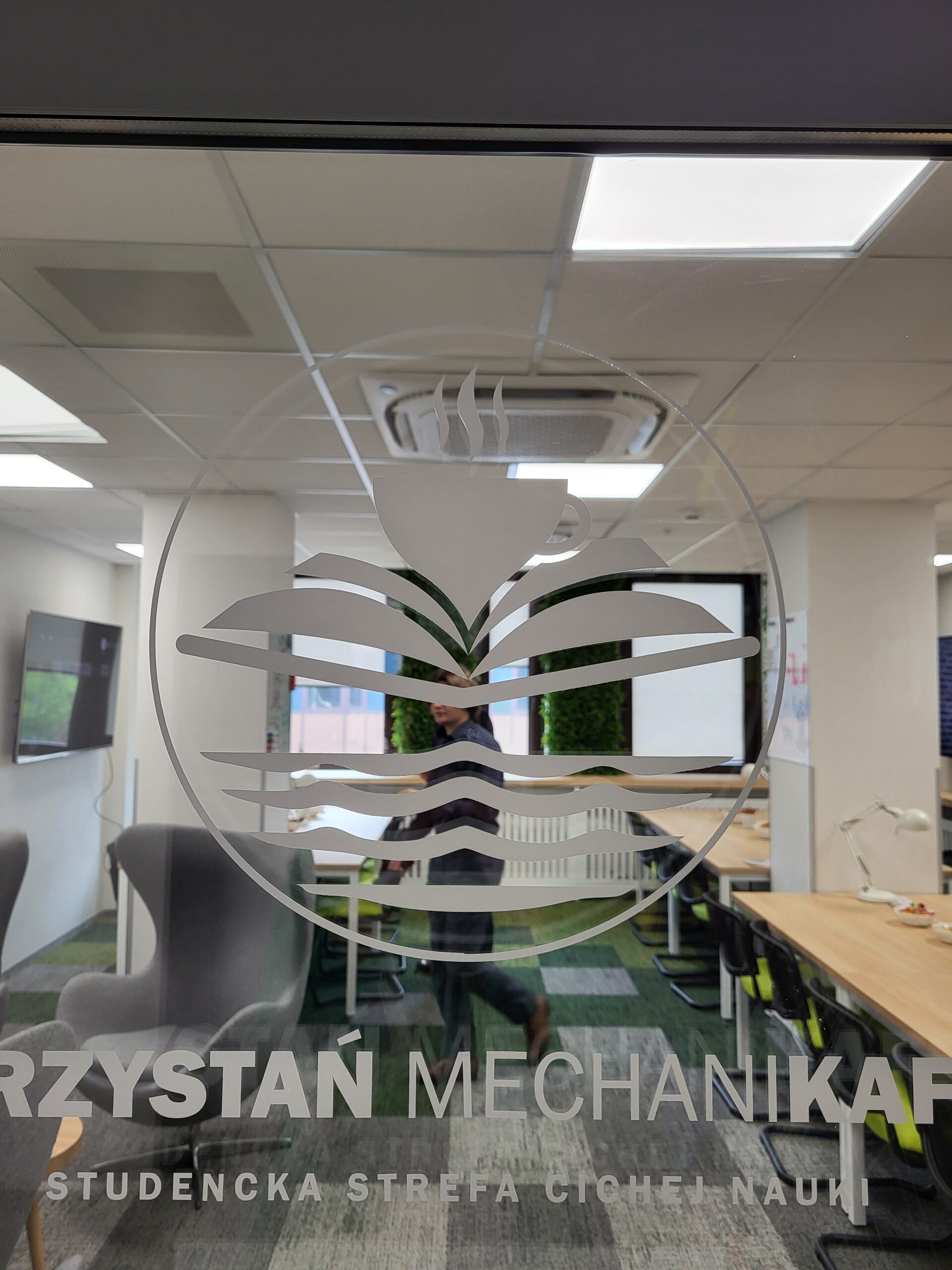 Przystań MechaniKAFE – nowa strefa cichej nauki dla studentów otwarta!