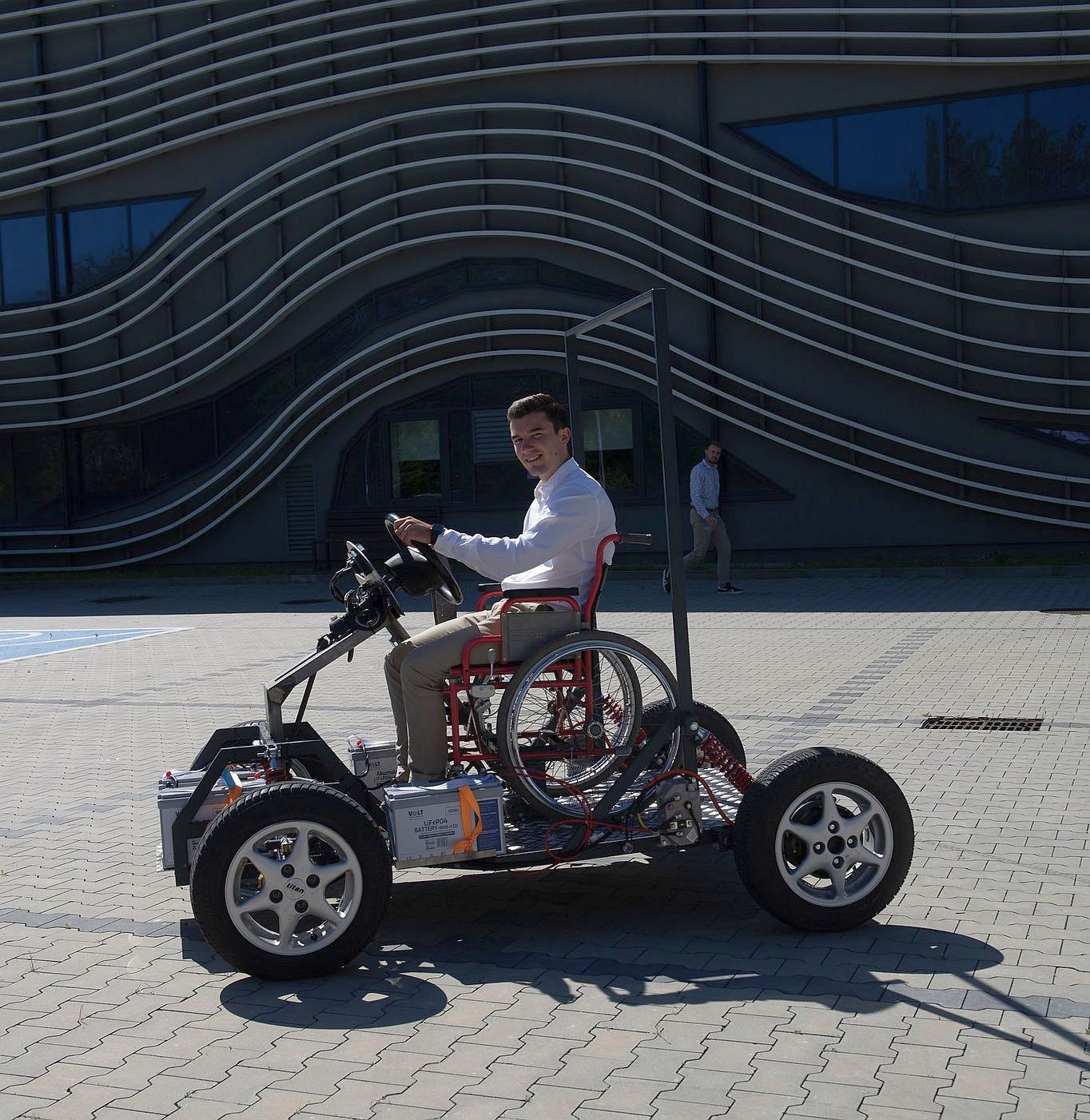 “Lizard”  –  elektryczny pojazd czterokołowy dla osób z niepełnosprawnościami