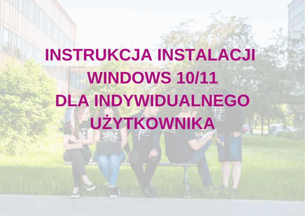 w tle zdjęcie z uśmiechniętymi studentami siedzącymi na ławce na kampusie Wydziału Mechanicznego Politechniki Krakowskiej. Napis w kolorze magenta: instrukcja instalacji Windows 10_11 dla indywidualnego użytkownika